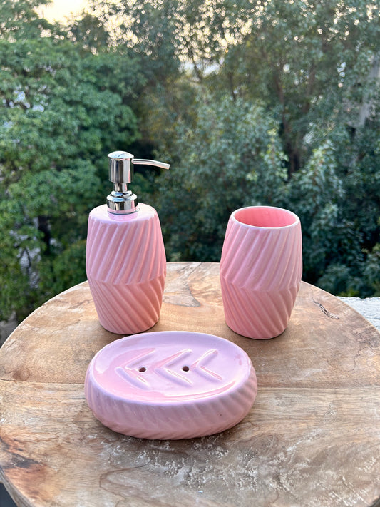 Pink lined Bathroom Set