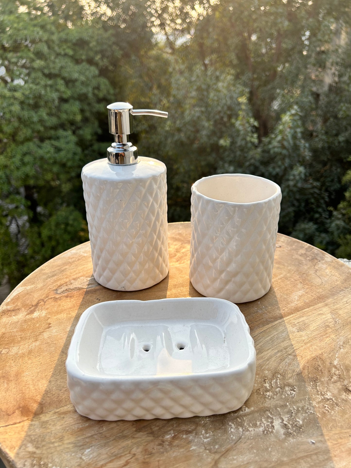 Diamond Cut- White Essential bathroom Set